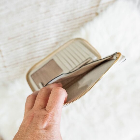 *LIKE NEW!* MICHAEL KORS MK LOGO SMARTPHONE WALLET WRISTLET White/Gray/Gold - Picture 12 of 12